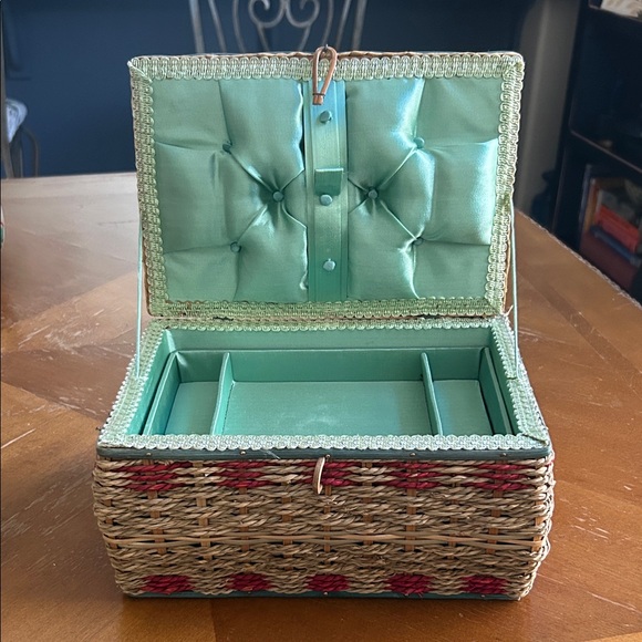Elegant Wicker Jewelry Organizer with Green Interior - Picture 1 of 10